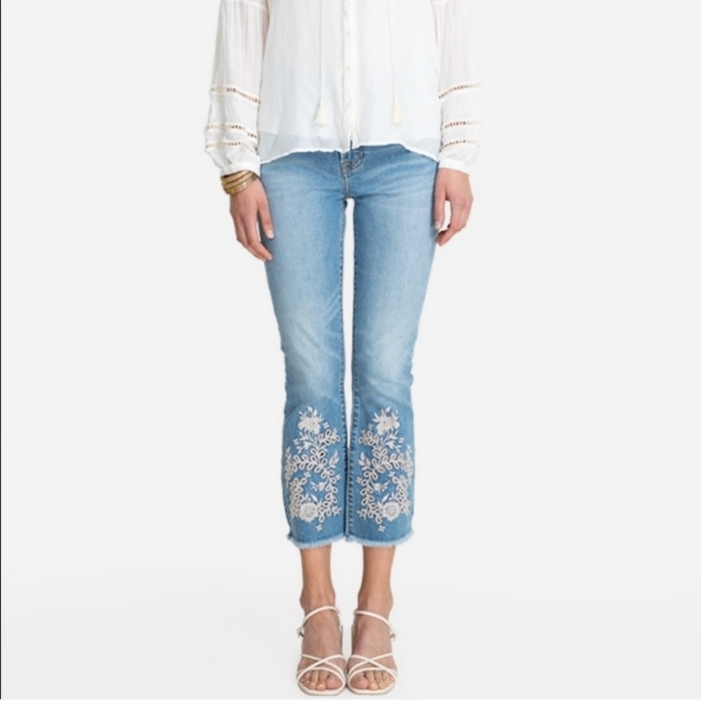 Johnny Was Samira Eyelet Cropped Baby Boot Mid Rise Jeans Embroidered Size 29 - Picture 2 of 16
